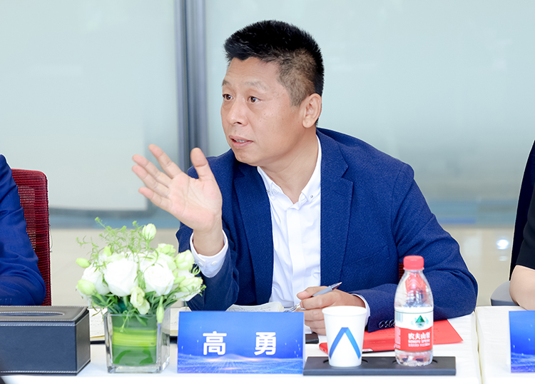 人力资源公司领航国际董事长高勇在合作签约仪式上发言